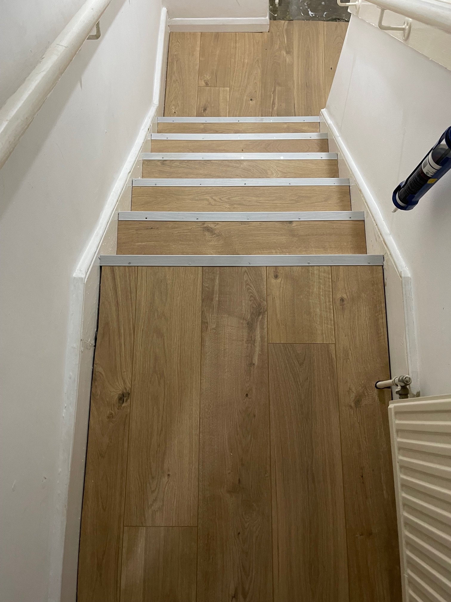 One-Bedroom Flat with Staircase - Image 7